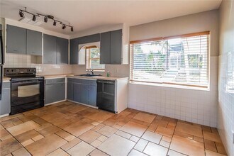 1197 W Lakeview Cir in Altamonte Springs, FL - Building Photo - Building Photo