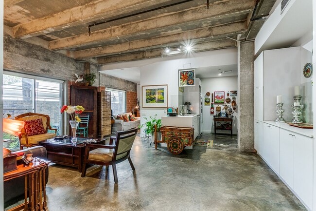 property at 1115 S Alamo St