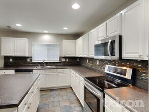 310 Waterlemon Way in Monroe, NC - Foto de edificio - Building Photo