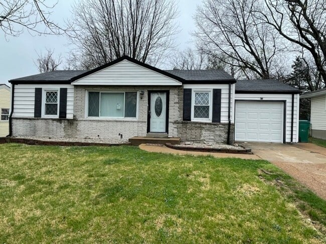 property at 815 Bella Ln