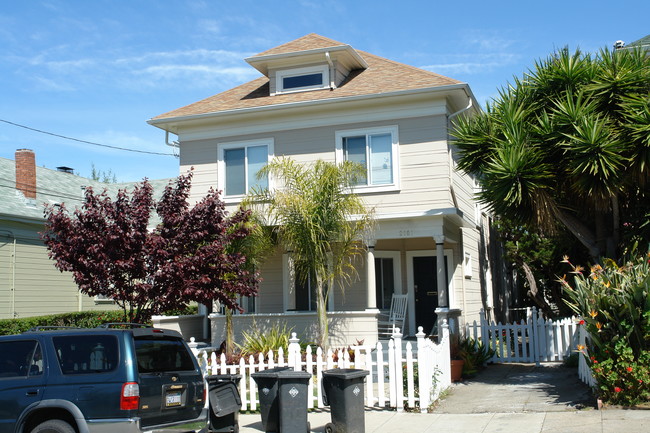 2151 Oregon St in Berkeley, CA - Building Photo - Building Photo