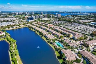 880 Millbrae Ct in West Palm Beach, FL - Foto de edificio - Building Photo