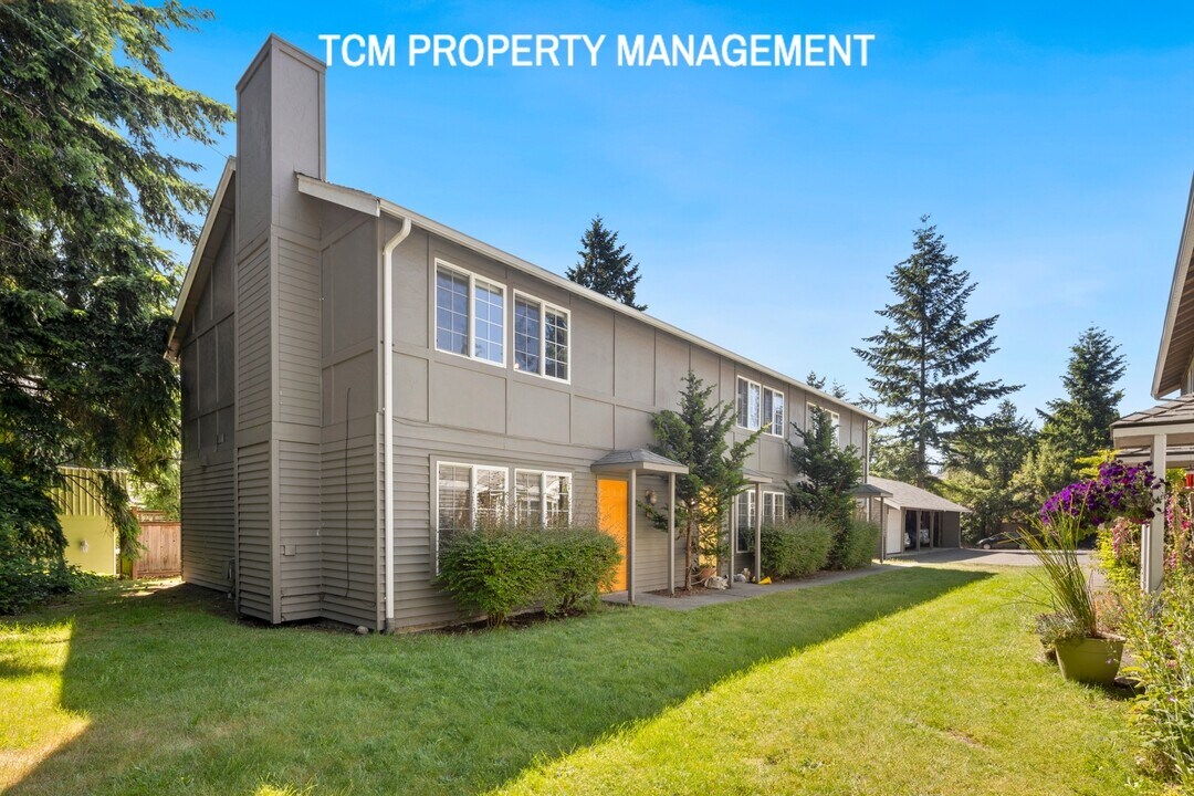 1314 N 152nd St, Unit F in Shoreline, WA - Foto de edificio