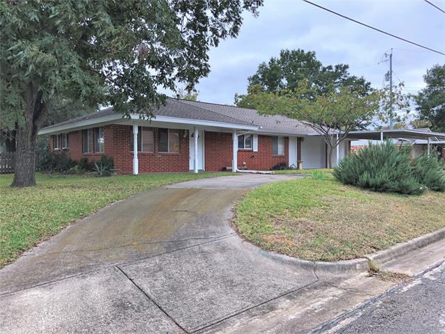 202 Tennie Dr in Lewisville, TX - Building Photo