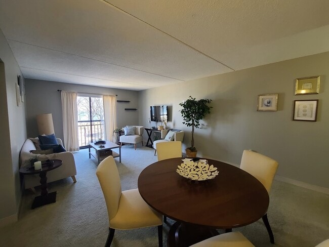 100 Ocean View Dr in Boston, MA - Building Photo - Building Photo