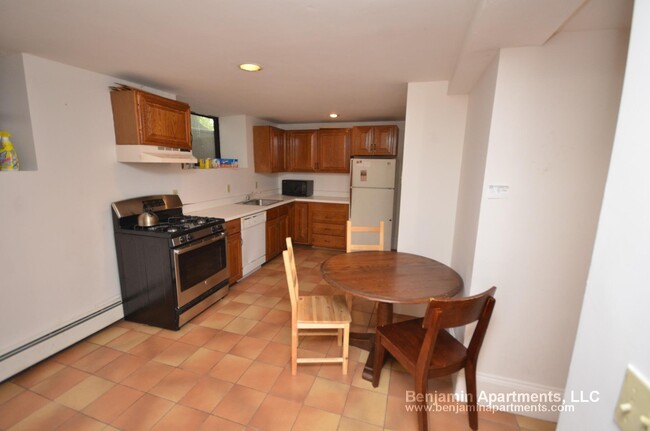 129 Chiswick Rd, Unit 1 in Boston, MA - Building Photo - Building Photo