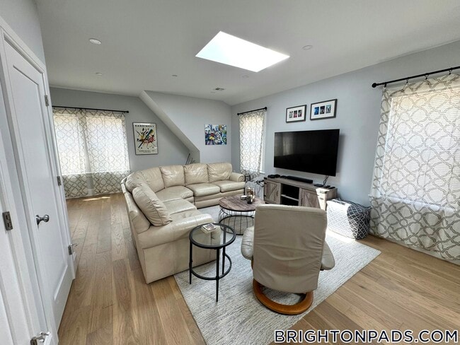 51 Fairbanks St, Unit 3