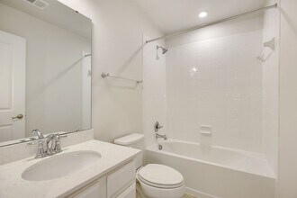 43501 Apple Orch Sq in Brambleton, VA - Foto de edificio - Building Photo