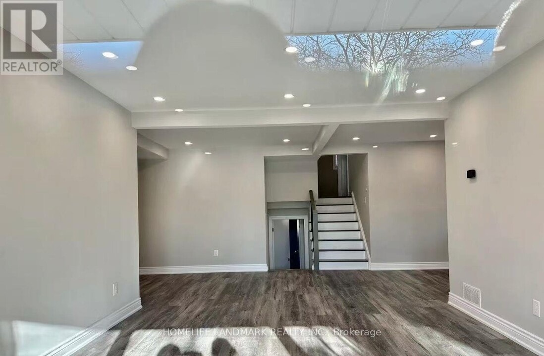 2421 Speyside Dr in Mississauga, ON - Building Photo