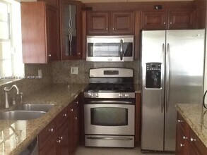 24 Gables Blvd in Weston, FL - Building Photo - Building Photo