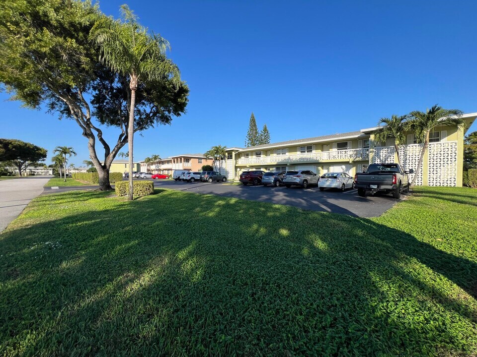 1150 Boxwood Dr in Delray Beach, FL - Building Photo