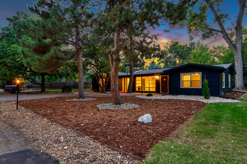 8845 W Frances Pl in Lakewood, CO - Building Photo