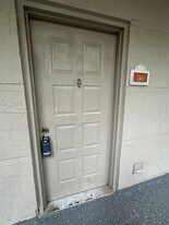 8290 Lake Dr in Doral, FL - Building Photo