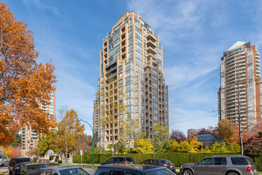 Mayfair Place in Burnaby, BC - Building Photo
