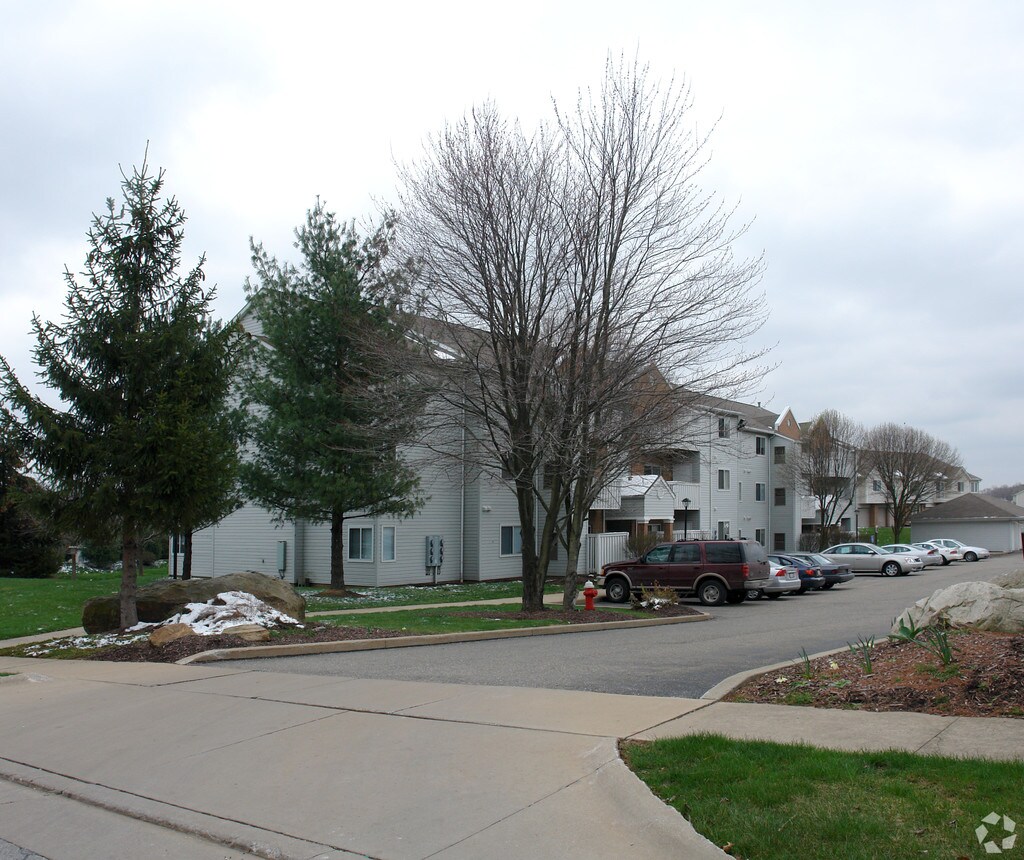 The Residences at Brookledge Commons Cuyahoga Falls, OH Apartments
