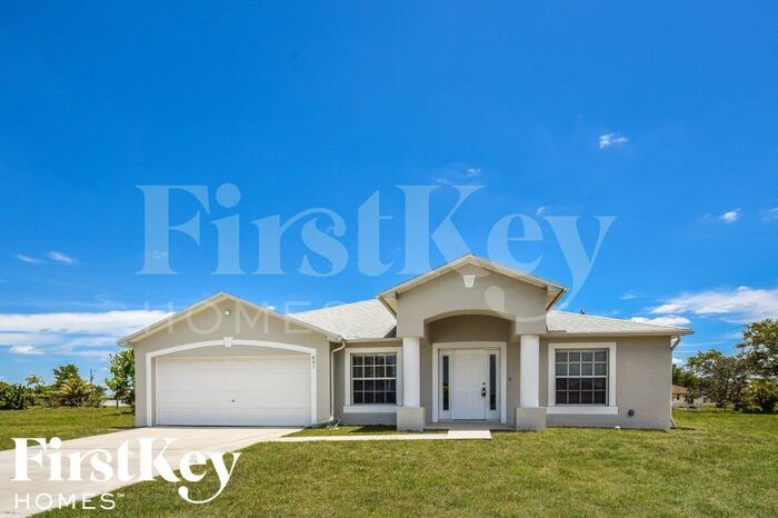 801 NE 6th Ave in Cape Coral, FL - Building Photo
