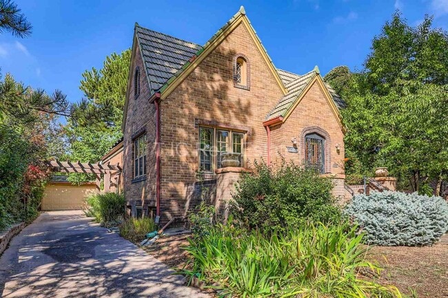 property at 1665 Jasmine St
