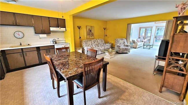 52 Medallion Rd in Kiamesha Lake, NY - Building Photo - Building Photo