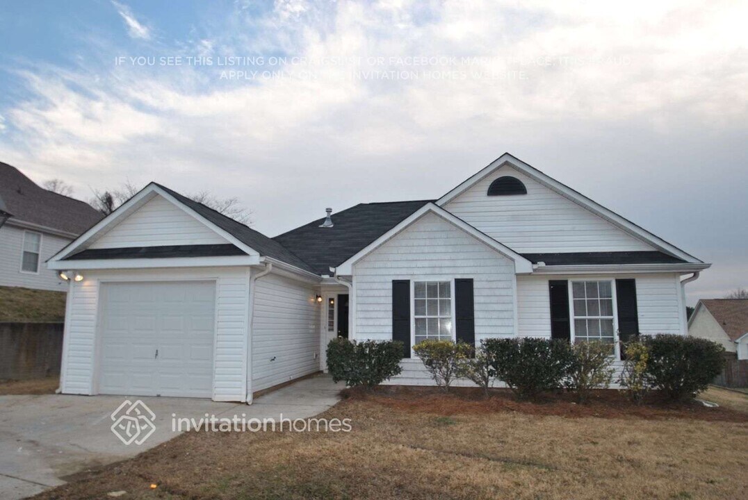 305 Breezy Hill Walk in Stockbridge, GA - Building Photo