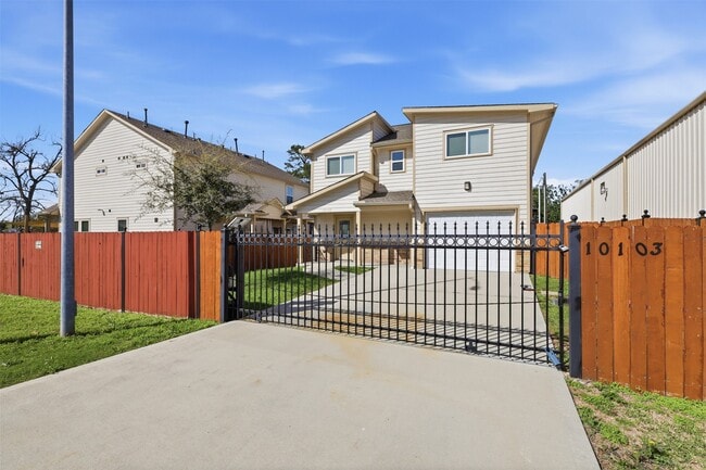 10103 Goldcrest St in Houston, TX - Building Photo - Building Photo