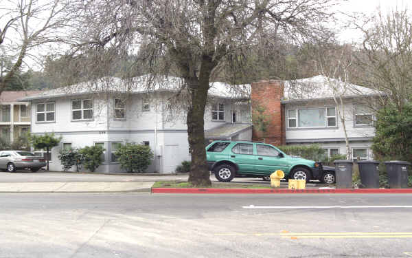 1155 Sir Francis Drake Blvd in Kentfield, CA - Foto de edificio - Building Photo