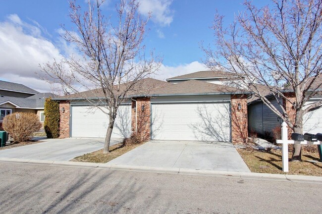 property at 2122 W Pine Ave