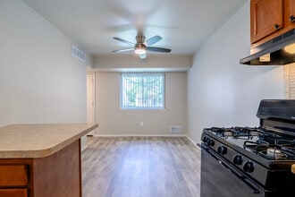 Coppertree Townhomes in Taylor, MI - Foto de edificio - Building Photo