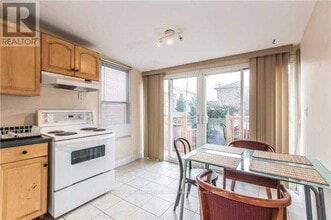 3 Holmesdale Crescent in Toronto, ON - Building Photo - Building Photo