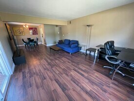 10635 N Ivy Ct in Mequon, WI - Building Photo