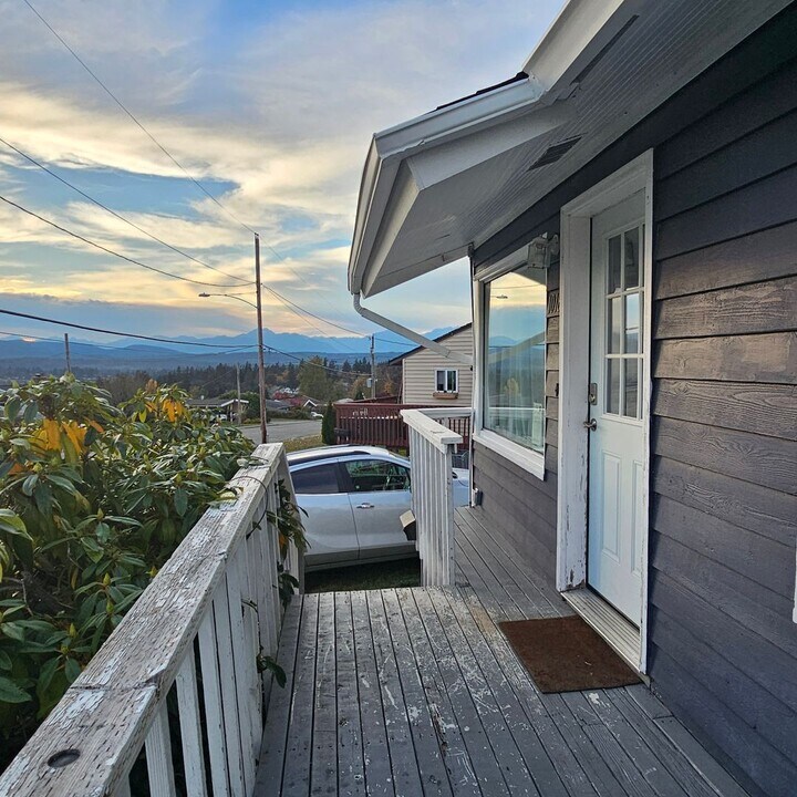 1018 Callahan Dr in Bremerton, WA - Building Photo