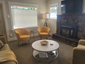 354 NW Florida Ave in Bend, OR - Building Photo - Building Photo