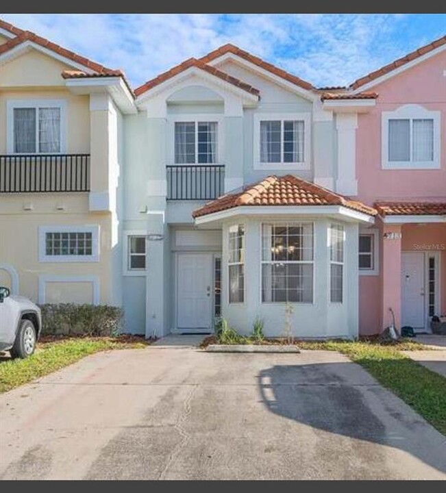 4715 Hemingway House St in Kissimmee, FL - Foto de edificio