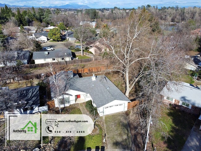 256 Newport Dr in Redding, CA - Building Photo - Building Photo