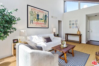 1340 S Beverly Glen Blvd in Los Angeles, CA - Building Photo - Building Photo