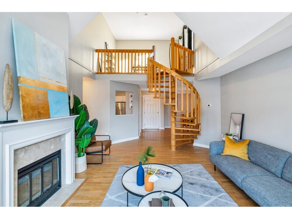 7151 121 St in Surrey, BC - Building Photo