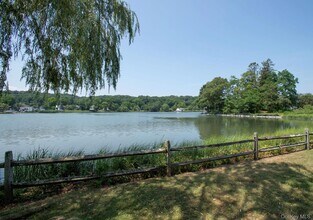 35 Prospect Rd in Centerport, NY - Building Photo - Building Photo