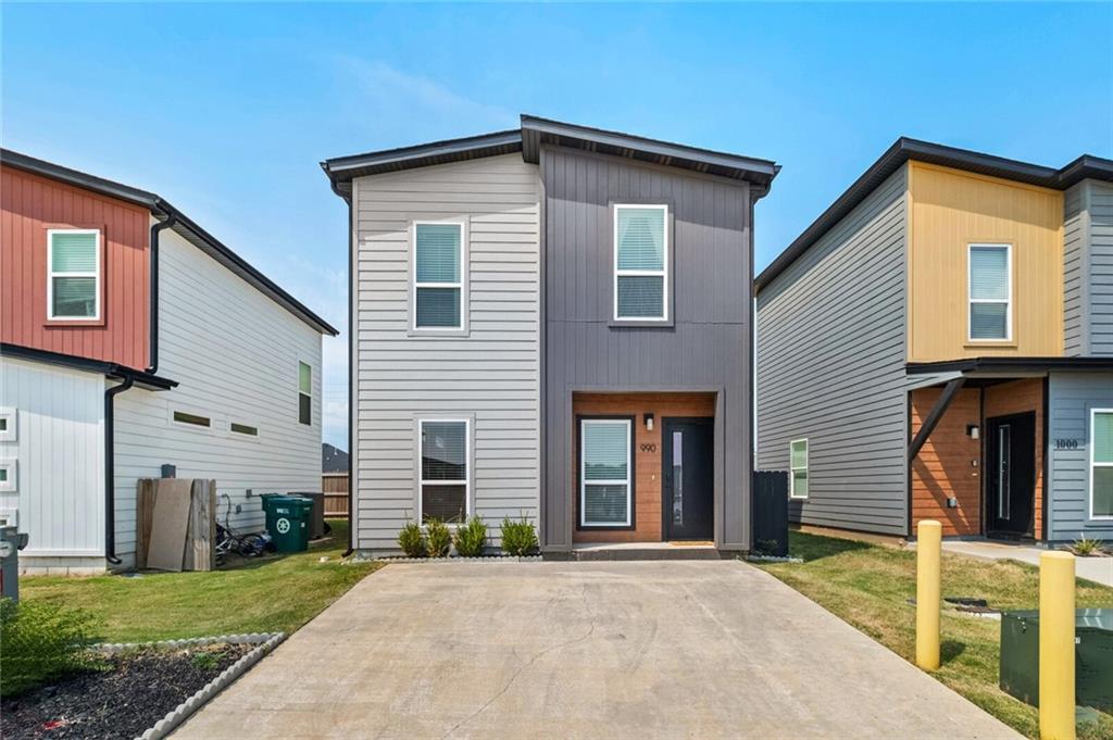 990 Boardwalk Ave in Centerton, AR - Building Photo