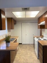 693 Brookridge Dr in Redding, CA - Building Photo - Building Photo