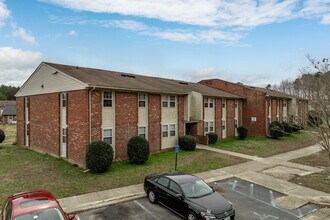Dorchester Square Apartments in Franklin, VA - Building Photo - Building Photo
