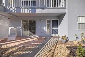 880 Bird Bay Dr W in Venice, FL - Building Photo - Building Photo