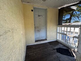 221 10th Ave W in Bradenton, FL - Building Photo