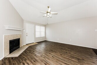 833 Beaver Creek Dr in Burleson, TX - Building Photo - Building Photo