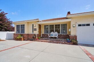 260 Via Linda Vista in Redondo Beach, CA - Foto de edificio - Building Photo