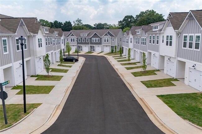 622 Shallowford Rd in Gainesville, GA - Building Photo - Building Photo