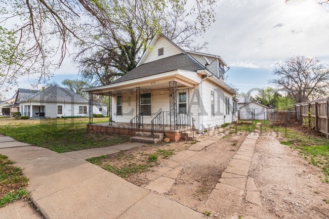 400 S King St in Mount Hope, KS - Building Photo - Building Photo