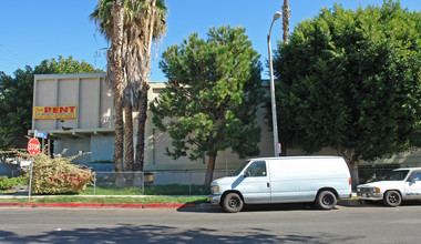 Beachwood Plaza in Los Angeles, CA - Building Photo - Building Photo