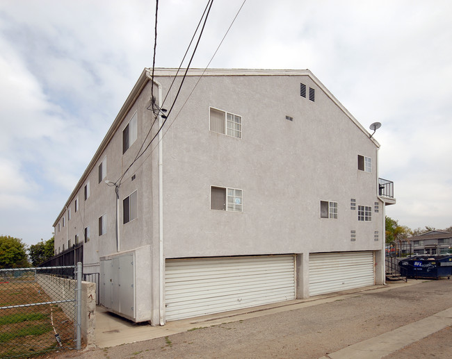 9322 Hindry Pl in Los Angeles, CA - Building Photo - Building Photo