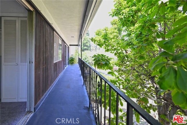 11061 Ohio Ave in Los Angeles, CA - Building Photo - Building Photo