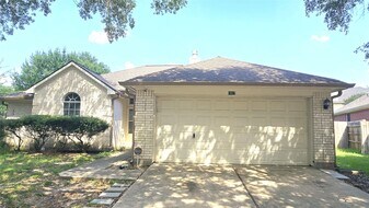 4827 Hidden Chestnut Ln in Houston, TX - Building Photo
