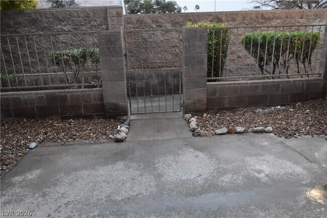 6476 Big Pine Way in Las Vegas, NV - Building Photo - Building Photo